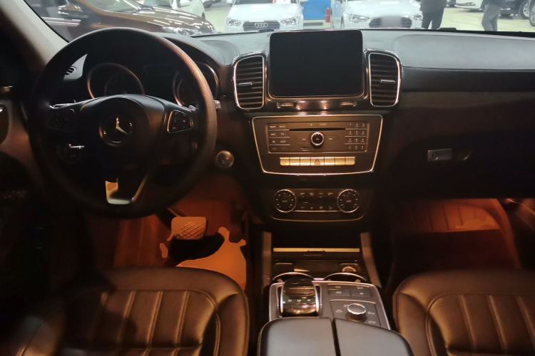 Used Mercedes-Benz GLS-Class 2016 GLS 450 Middle East version Center Console