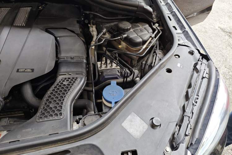 Used Mercedes-Benz GLS-Class 2016 GLS 450 Low-Power Version Middle East Specification Engine Bay Left