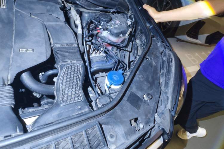 Used Mercedes-Benz GLS-Class 2016 GLS 450 U.S. specification Engine Bay Left