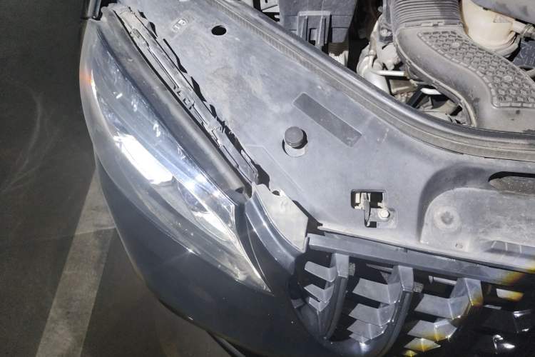 Used Mercedes-Benz GLS-Class 2016 GLS 450 Middle East version Engine Bay Right