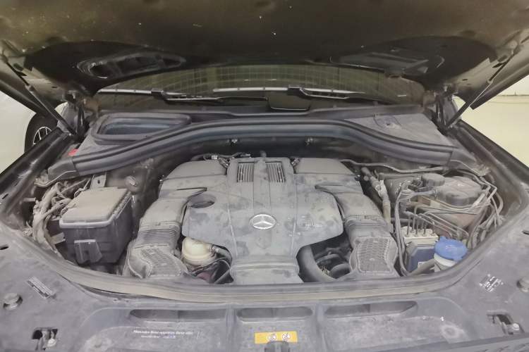 Used Mercedes-Benz GLS-Class 2016 GLS 450 Middle East version Engine Bay