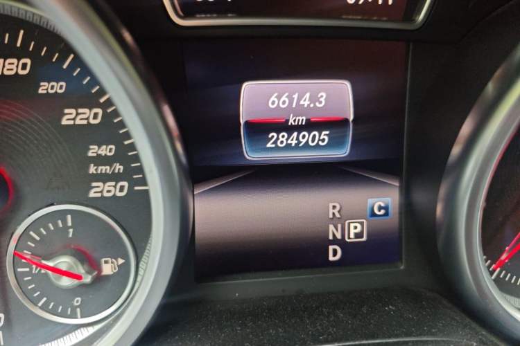 Used Mercedes-Benz GLS-Class  Odometer Close Up