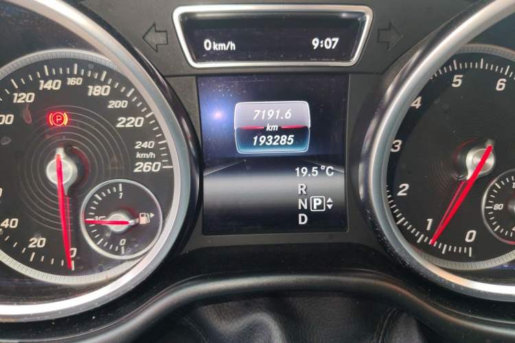 Used Mercedes-Benz GLS-Class 2016 GLS 450 U.S. specification Odometer Close Up