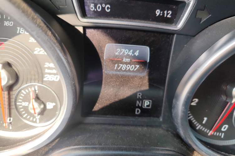 Used Mercedes-Benz GLS-Class 2016 GLS 450 U.S. specification Odometer Close Up