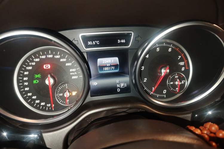 Used Mercedes-Benz GLS-Class 2016 GLS 450 Low-Power Version U.S. Specification Odometer Close Up