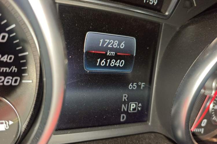 Used Mercedes-Benz GLS-Class 2016 GLS 450 U.S. specification Odometer Close Up