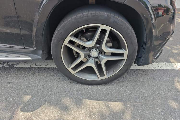 Used Mercedes-Benz GLS-Class 2016 GLS 450 Low-Power Version U.S. Specification Right Front Wheel Hub