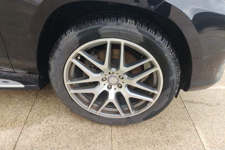 Used Mercedes-Benz GLS-Class 2016 GLS 450 U.S. specification Right Front Wheel Hub