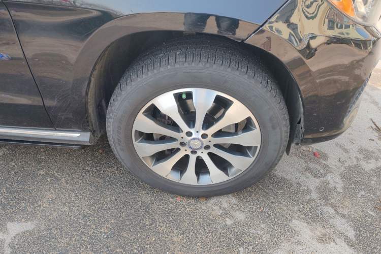 Used Mercedes-Benz GLS-Class 2016 GLS 450 U.S. specification Right Front Wheel Hub