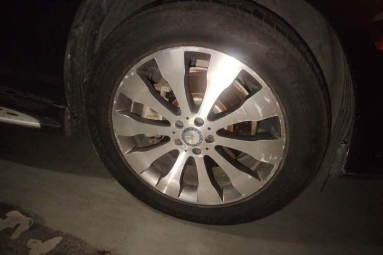 Used Mercedes-Benz GLS-Class 2016 GLS 450 Low-Power Version U.S. Specification Right Front Wheel Hub