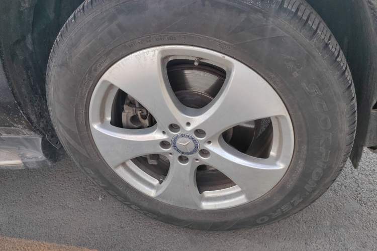 Used Mercedes-Benz GLS-Class 2016 GLS 450 Low-Power Version U.S. Specification Right Front Wheel Hub