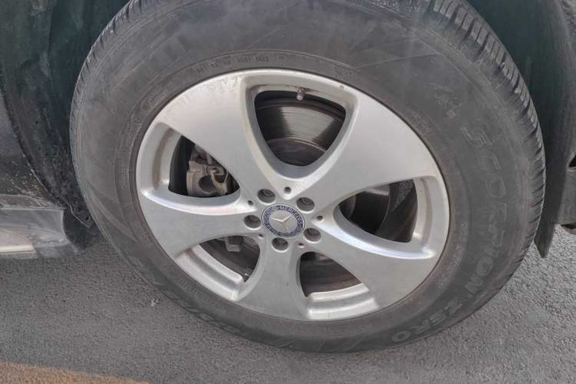 Used Mercedes-Benz GLS-Class 2016 GLS 450 Low-Power Version U.S. Specification Right Front Wheel Hub