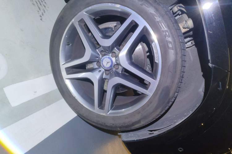 Used Mercedes-Benz GLS-Class 2016 GLS 450 U.S. specification Right Front Wheel Hub