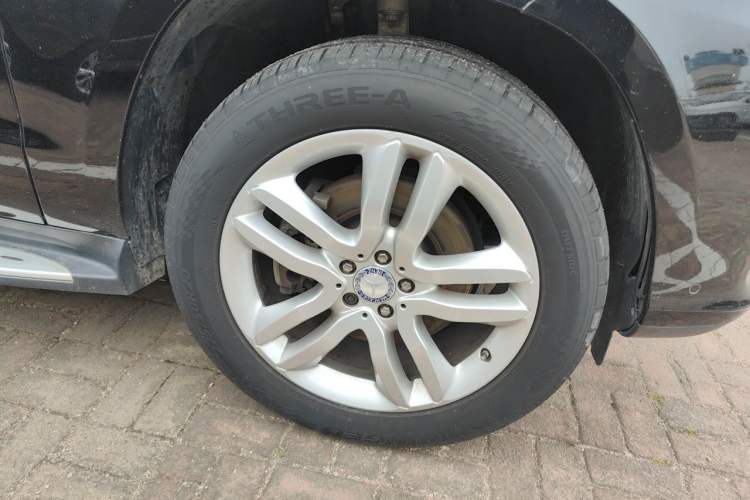 Used Mercedes-Benz GLS-Class 2016 GLS 450 Low-Power Version U.S. Specification Right Front Wheel Hub