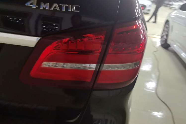 Used Mercedes-Benz GLS-Class 2016 GLS 450 Middle East version Right Rear Taillight