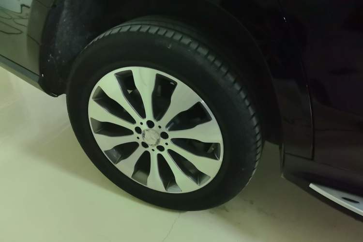 Used Mercedes-Benz GLS-Class 2016 GLS 450 Middle East version Right Rear Wheel Hub