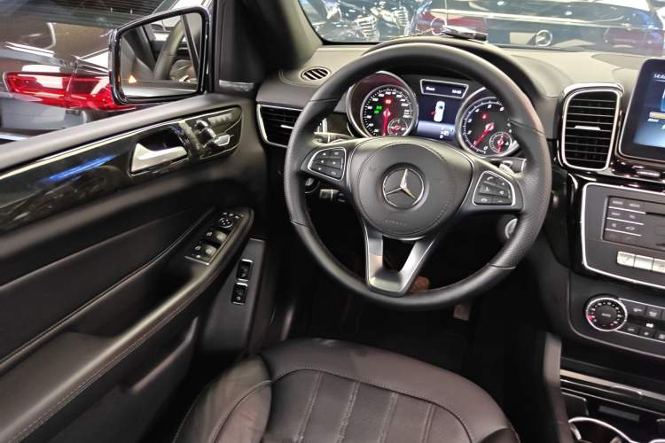 Used Mercedes-Benz GLS-Class  Steering Wheel