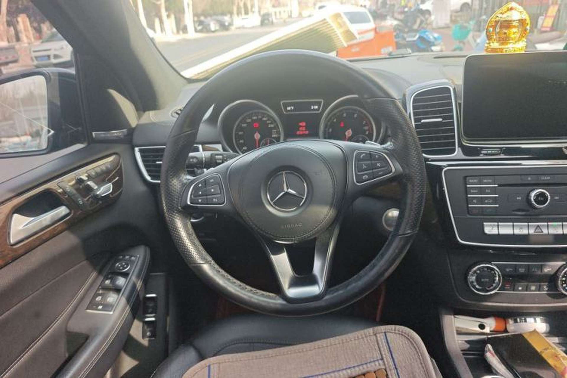 Used Mercedes-Benz GLS-Class 2016 GLS 450 Low-Power Version U.S. Specification Steering Wheel