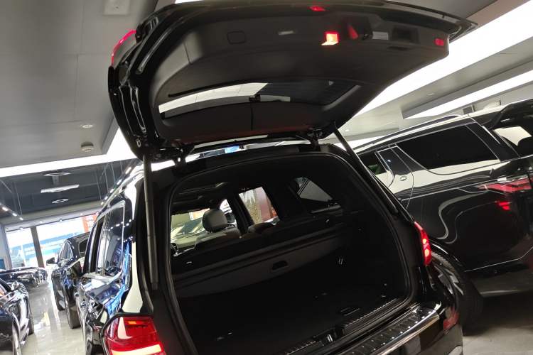Used Mercedes-Benz GLS-Class  Trunk