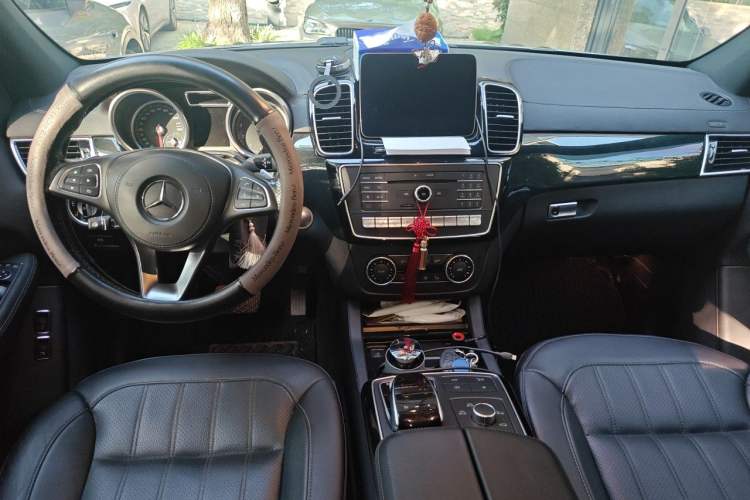 Used Mercedes-Benz GLS-Class 2016 GLS 450 Low-Power Version U.S. Specification Center Console