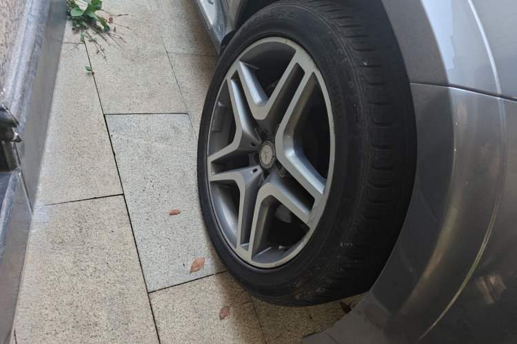 Used Mercedes-Benz GLS-Class 2016 GLS 450 Low-Power Version U.S. Specification Right Front Wheel Hub