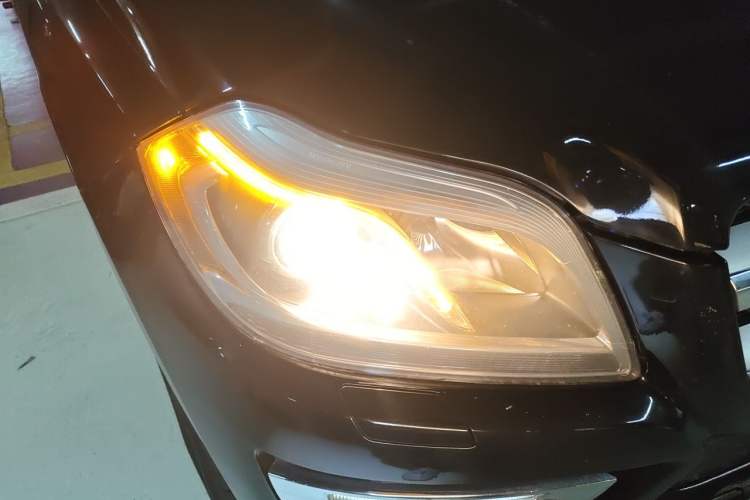 Used Mercedes-Benz GLS-Class 2016 GLS 450 U.S. specification Right Front Headlight