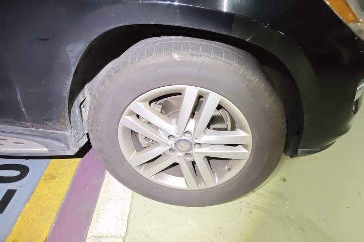 Used Mercedes-Benz GLS-Class 2016 GLS 450 U.S. specification Right Front Wheel Hub