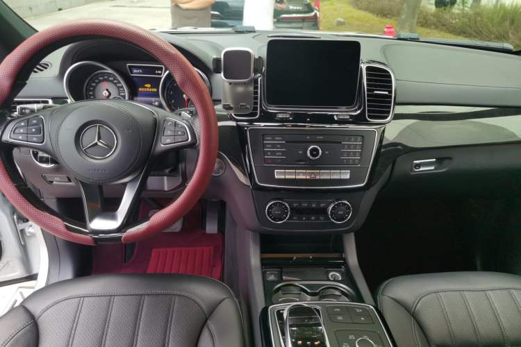 Used Mercedes-Benz GLS-Class 2016 GLS 450 Low-Power Version U.S. Specification Center Console