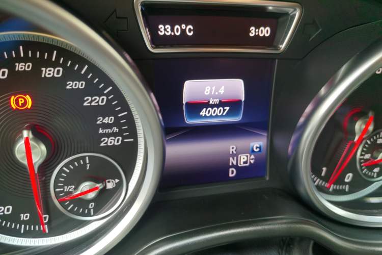 Used Mercedes-Benz GLS-Class 2016 GLS 450 Low-Power Version U.S. Specification Odometer Close Up