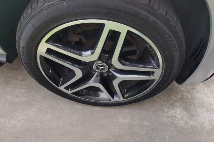 Used Mercedes-Benz GLS-Class 2016 GLS 450 Low-Power Version U.S. Specification Right Front Wheel Hub