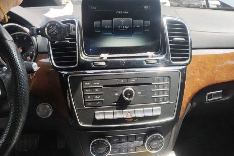 Used Mercedes-Benz GLS-Class 2017 GLS 450 U.S. specification Audio And AC Panel