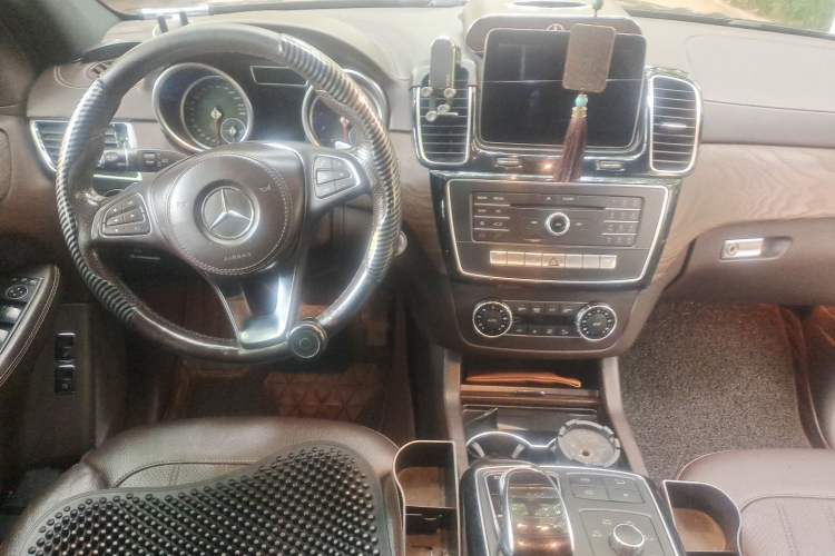 Used Mercedes-Benz GLS-Class  Center Console