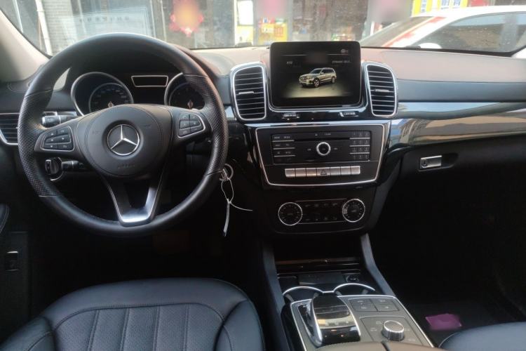 Used Mercedes-Benz GLS-Class 2017 GLS 450 U.S. specification Center Console