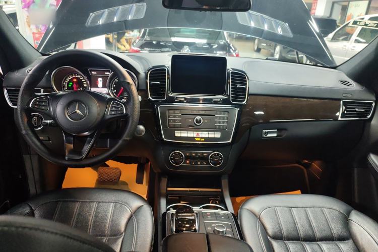 Used Mercedes-Benz GLS-Class 2017 GLS 450 U.S. specification Center Console