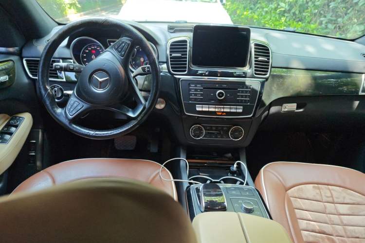 Used Mercedes-Benz GLS-Class  Center Console