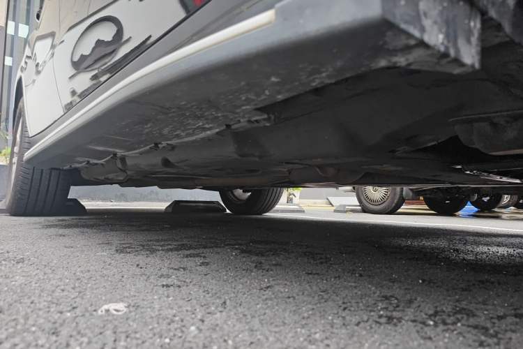 Used Mercedes-Benz GLS-Class  Chassis Front Right
