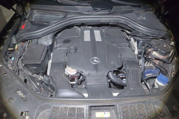 Used Mercedes-Benz GLS-Class 2017 GLS450 Middle East version Engine Bay