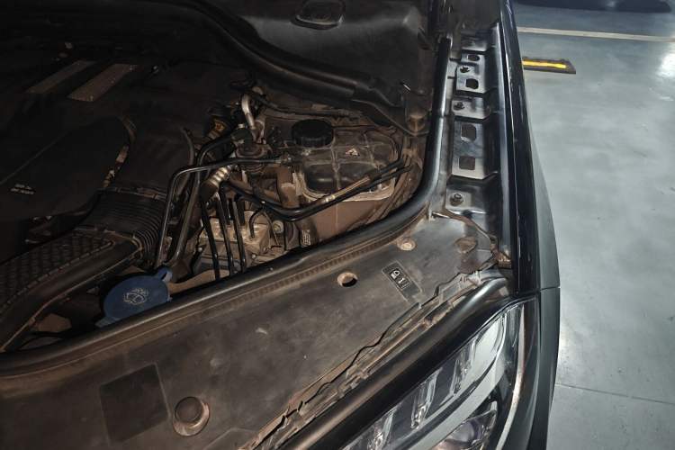 Used Mercedes-Benz GLS-Class  Engine Bay Left
