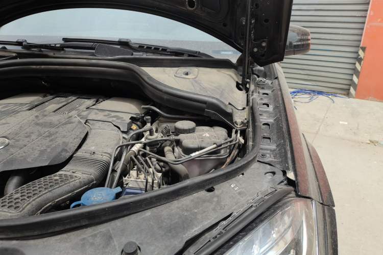 Used Mercedes-Benz GLS-Class 2017 GLS450 Middle East version Engine Bay Left