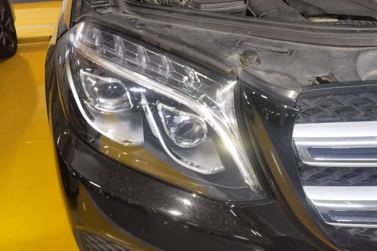 Used Mercedes-Benz GLS-Class  Engine Bay Right