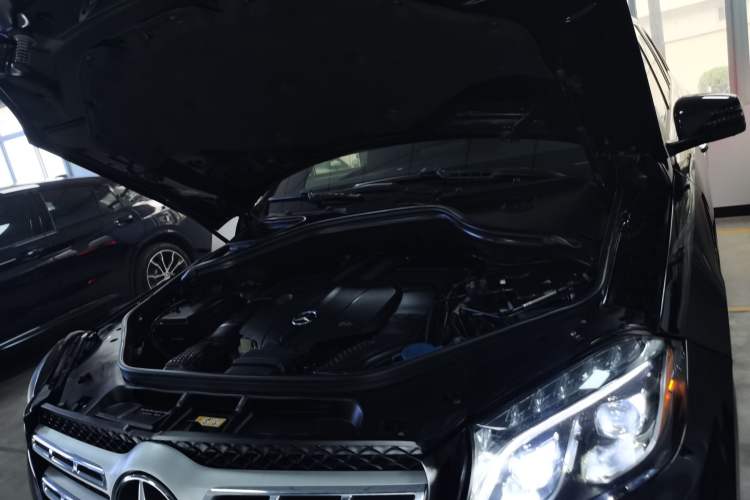Used Mercedes-Benz GLS-Class 2017 GLS450 Middle East version Engine Bay