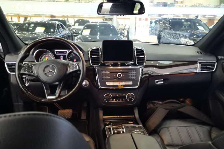 Used Mercedes-Benz GLS-Class 2017 GLS 450 U.S. specification Interior 2