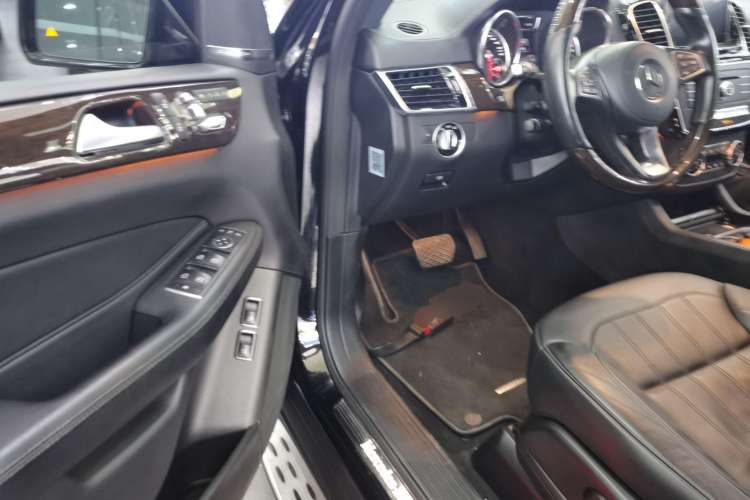 Used Mercedes-Benz GLS-Class 2017 GLS 450 U.S. specification Interior 3