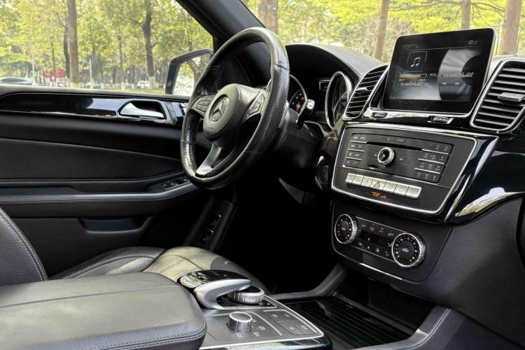Used Mercedes-Benz GLS-Class 2017 GLS450 Middle East version Interior 6