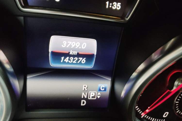 Used Mercedes-Benz GLS-Class  Odometer Close Up