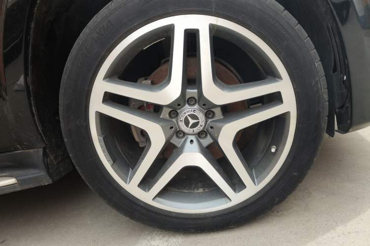 Used Mercedes-Benz GLS-Class 2017 GLS450 Middle East version Right Front Wheel Hub