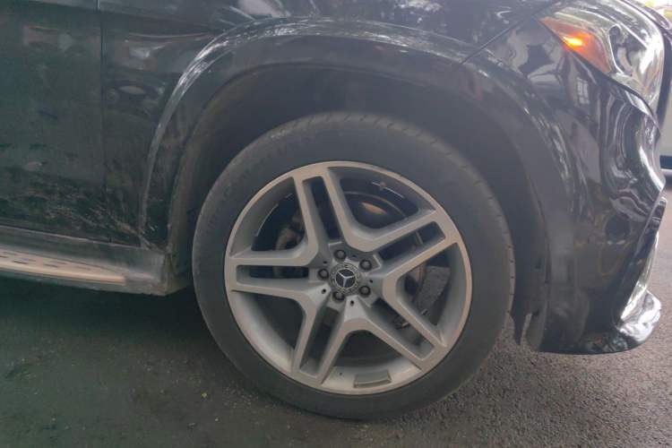 Used Mercedes-Benz GLS-Class 2017 GLS 450 Low-Power Version U.S. Specification Right Front Wheel Hub