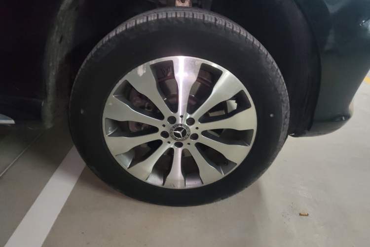 Used Mercedes-Benz GLS-Class 2017 GLS 450 U.S. specification Right Front Wheel Hub