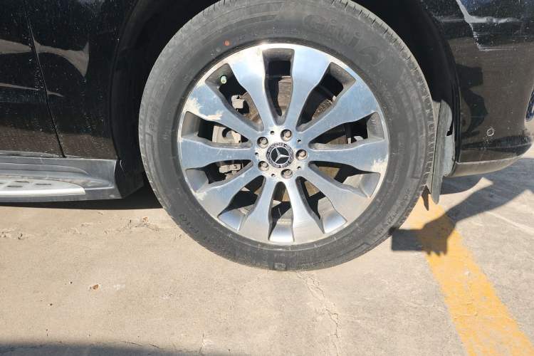 Used Mercedes-Benz GLS-Class 2017 GLS 450 U.S. specification Right Front Wheel Hub
