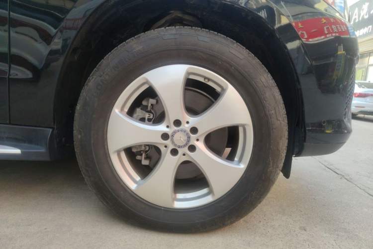 Used Mercedes-Benz GLS-Class 2017 GLS 450 U.S. specification Right Front Wheel Hub